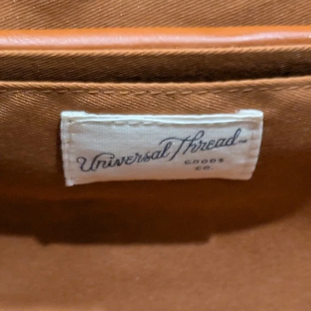 Universal Thread Barrel Crossbody Bag Women OS Brown Faux Leather Ring Closure‎